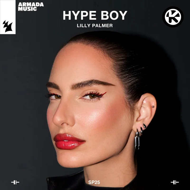 Singlecover von Lilly Palmers „Hype Boy“: Close-up der Künstlerin mit markantem Make-up, rotem Lippenstift und dunklem Hintergrund, minimalistisch und kraftvoll.