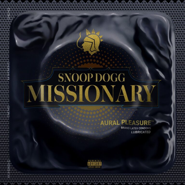 „Albumcover von Missionary von Snoop Dogg: schwarzes Kondompäckchen mit goldener Schrift, stilisiert und provokativ gestaltet.“