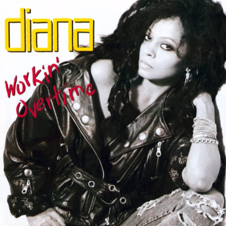Diana Ross posiert in einem Lederoutfit für das Album Workin Overtime mit auffälliger Frisur.