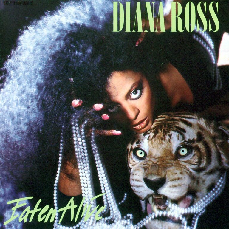 Diana Ross posiert mit einem Tiger und trägt auffällige Accessoires auf dem Cover des Albums Eaten Alive.