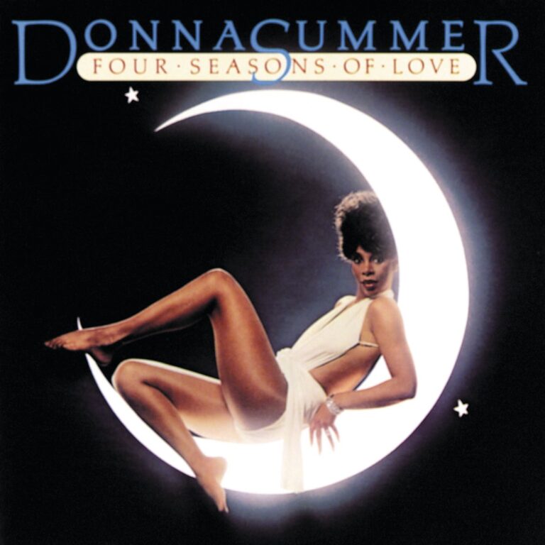 Albumcover von Four Seasons of Love mit Donna Summer, die auf einem Halbmond sitzt.