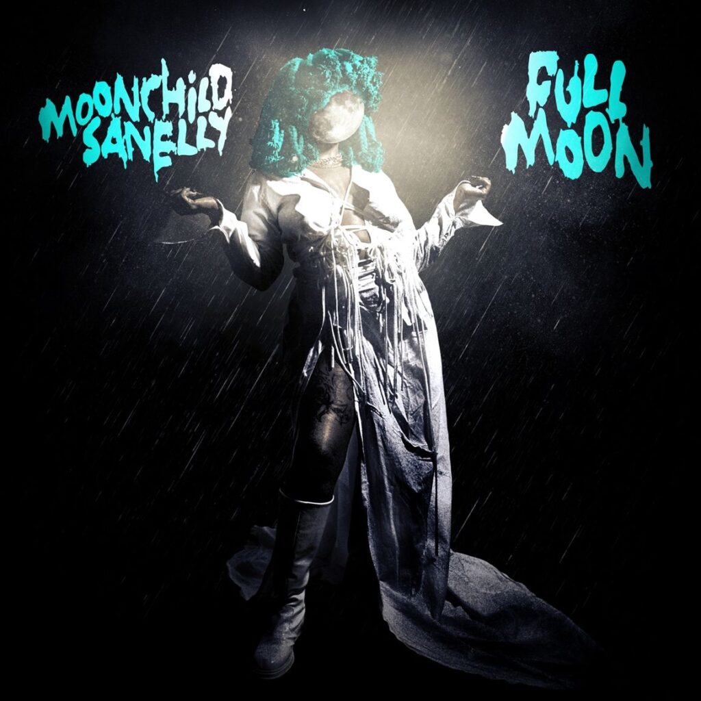 Albumcover von Full Moon von Moonchild Sanelly: Die Künstlerin posiert im dramatischen Licht mit einem Mondgesicht, umgeben von Regen und Dunkelheit.