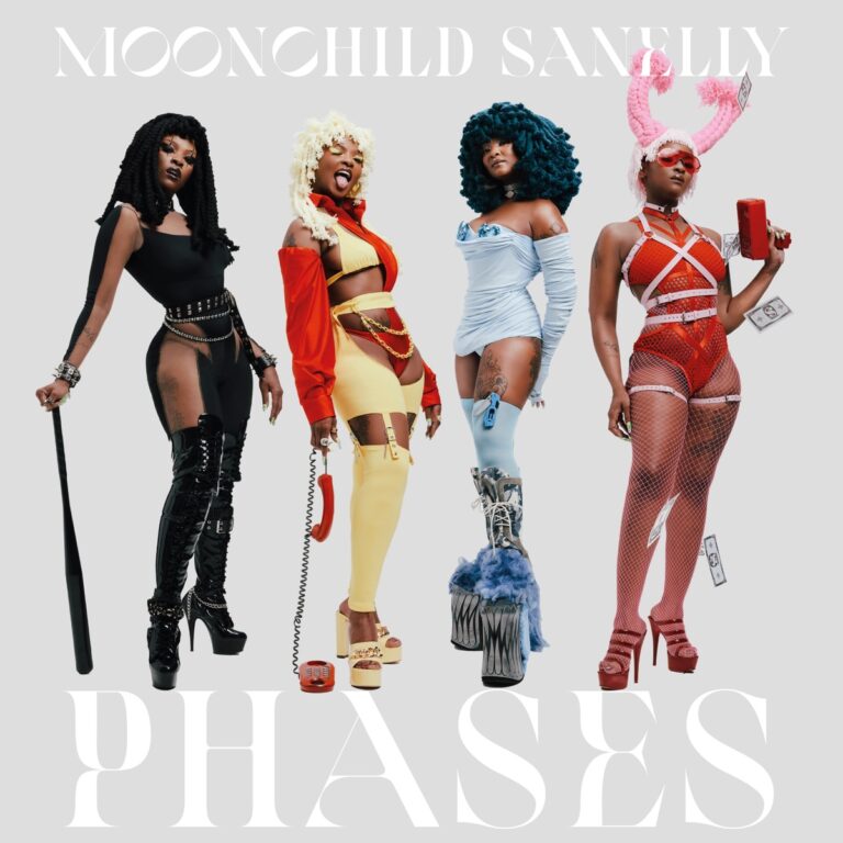 Das Albumcover „PHASES“ von Moonchild Sanelly zeigt vier Frauen in farbenfrohen, ausgefallenen Outfits und High Heels vor einem hellen Hintergrund, mit dem Schriftzug „MOONCHILD SANELLY PHASES“ oben und unten im Bild.
