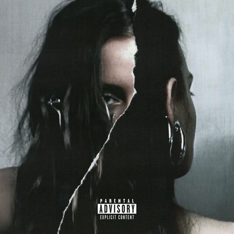 Cover von Clara La San’s Good Mourning: zerrissenes Porträt in Schwarz-Weiß, das zwei Perspektiven eines Gesichts vereint, mit Parental-Advisory-Hinweis.