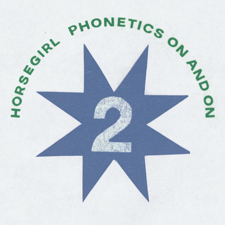 Grafisches Albumcover mit blauer Sternform und der Zahl „2“ in der Mitte; darüber der grüne Schriftzug „Horsegirl Phonetics On and On“.