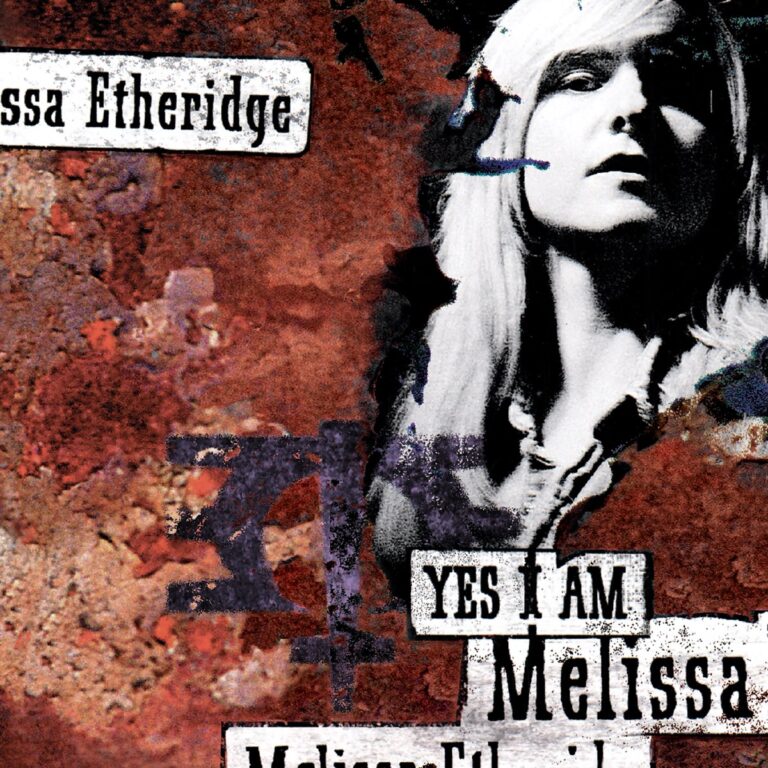 Cover von Melissa Etheridges Album Yes I Am mit ihrem Porträt und dem Albumtitel auf abstraktem Hintergrund.
