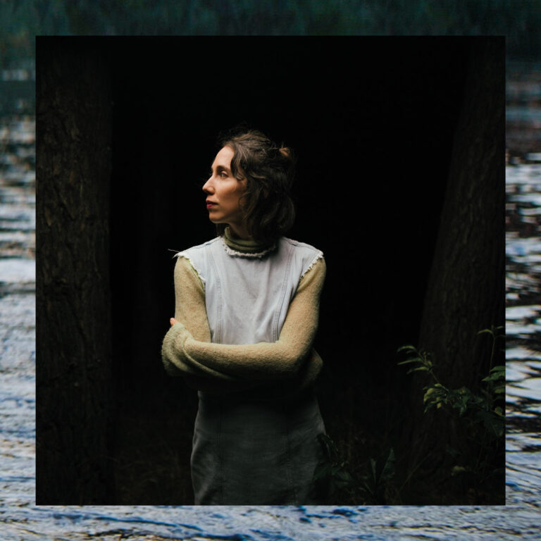 Cover des Albums „Unknown Waters“ von Anna Hauss, mit ruhiger, verträumter Bildsprache und maritimer Symbolik.