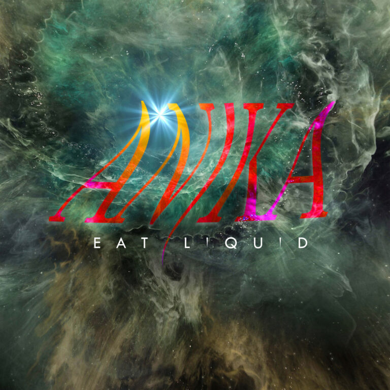 Psychedelisches Albumcover von Anika – Eat Liquid – mit farbigen Schriftzügen vor nebelartigem Weltraumhintergrund, inspiriert vom Berliner Planetarium.