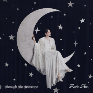 Karin Ann in weißem Kleid auf einer Mondsichel vor nachtblauem Sternenhimmel – Cover ihres Debütalbums „Through the Telescope“