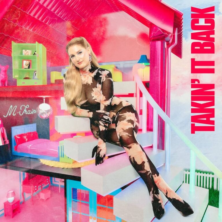 Meghan Trainor auf knallbuntem Cover von „Takin’ It Back“ in einem surrealen, poppigen Puppenhaus-Szenario.