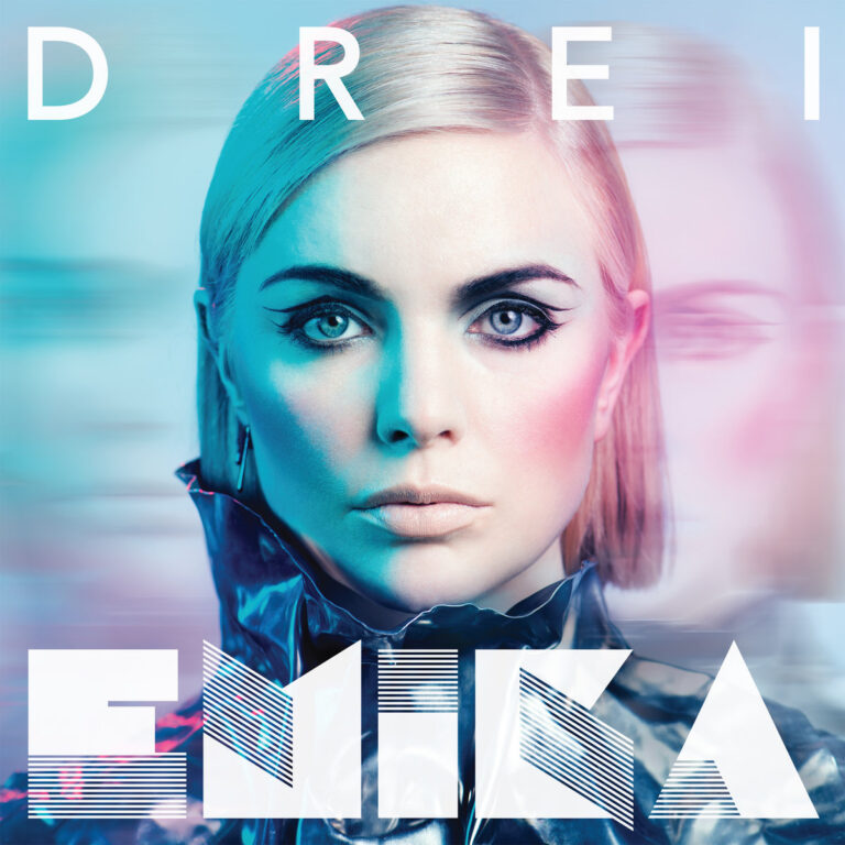 Albumcover Emika – Drei mit futuristisch-kühler Ästhetik, verzerrten Spiegelungen und plakativem Schriftzug.