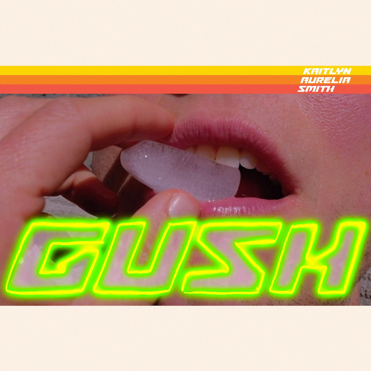 Albumcover von Gush mit Lippen, die einen Eiswürfel halten, dazu neon-grüner Schriftzug und retrofarbene Streifen.