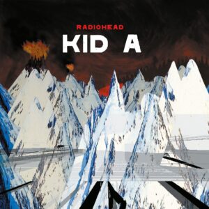 Abstrakte Collage mit schneebedeckten Bergen vor schwarzem Himmel, im Hintergrund brennende Feuer, Schriftzug „Radiohead Kid A“ darüber.