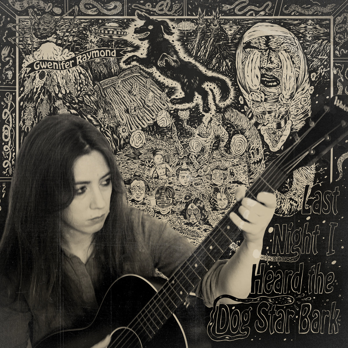 Gwenifer Raymond mit Akustikgitarre vor einem detailreichen, schwarz-beigen Albumcover voller surrealer Gravuren, darunter ein springender Hund und mystische Gesichter.