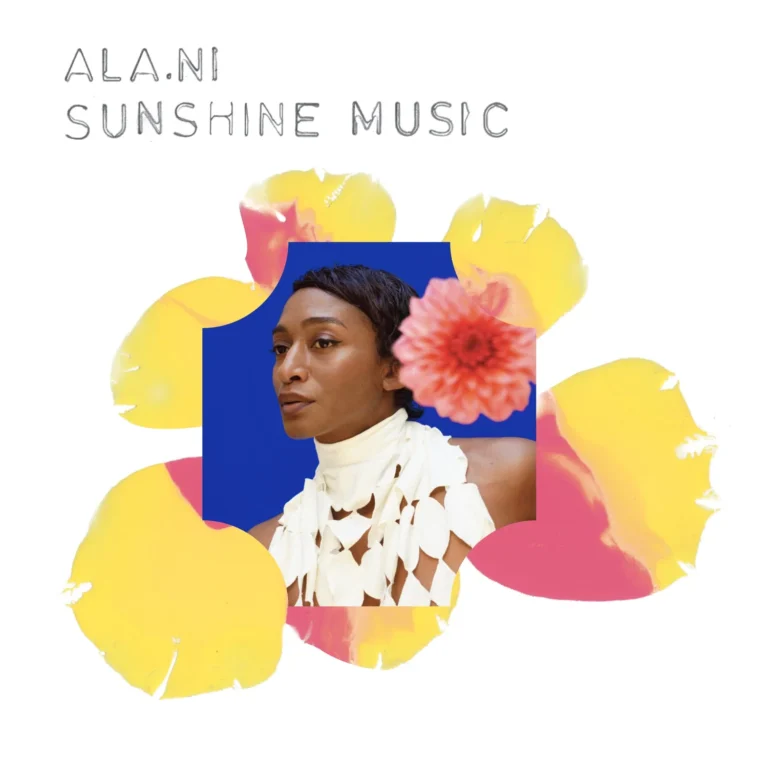 Albumcover von Sunshine Music von ALA.NI mit Porträt der Sängerin vor blauem Hintergrund, umgeben von gelben und rosafarbenen Blütenformen.