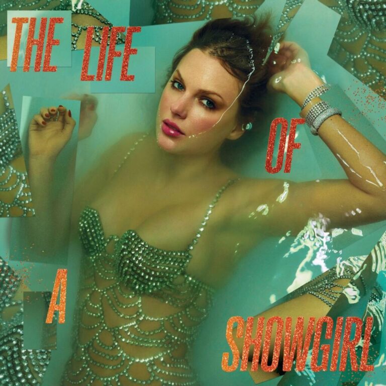 Taylor Swift in funkelndem Showgirl-Kostüm, halb im Wasser versunken, mit rotem Albumtitel über dem Bild.