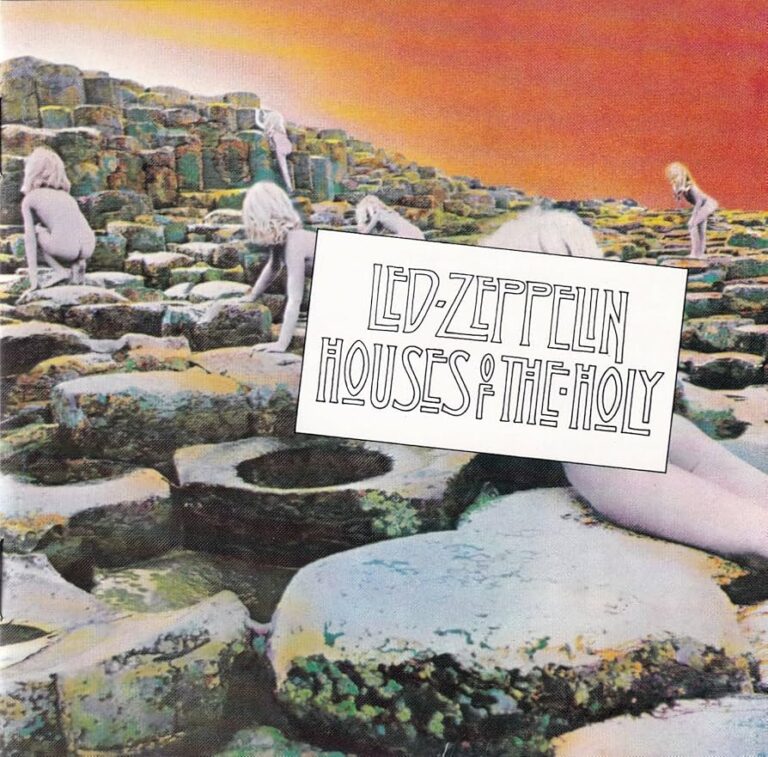 Surrealer Felsenhang unter orangefarbenem Himmel, mehrere nackte Kinderfiguren steigen über runde Steinplatten, zentral ein weißes Rechteck mit dem Schriftzug „Led Zeppelin – Houses of the Holy“.