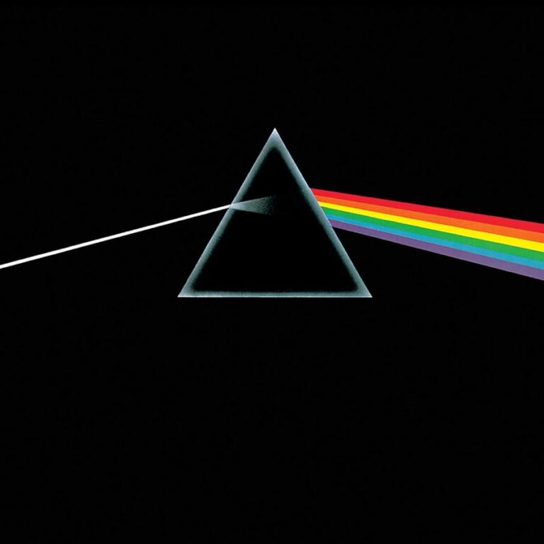 Quadratisches Albumcover mit schwarzem Hintergrund, in dessen Mitte ein Glasprisma steht. Ein weißer Lichtstrahl trifft von links auf das Prisma, rechts tritt ein Spektrum aus farbigen Lichtstrahlen heraus.