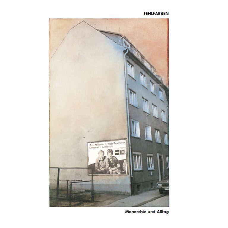 Grafisch reduziertes Albumcover von Fehlfarben mit strenger Typografie und kühler Farbfläche, sachlich und ohne dekorative Elemente gestaltet.