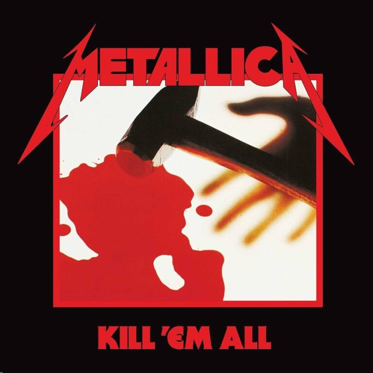Quadratisches Albumcover mit rotem Rahmen, schwarzem Hintergrund und stilisierter Hand, die einen blutigen Hammer über einer weißen Fläche hält, darüber der Schriftzug Metallica, darunter der Titel Kill ’Em All.