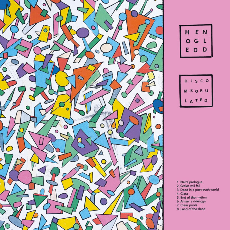 Buntes, abstrakt-geometrisches Albumcover mit überlagernden Formen auf weißem Grund und rosa Seitenleiste mit Albumtitel.