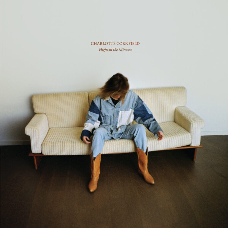 Das quadratische Albumcover zeigt die Musikerin Charlotte Cornfield auf einem hellen Cordsofa vor einer weißen Wand, wobei ihr Kopf in einer schnellen Bewegung verschwimmt.