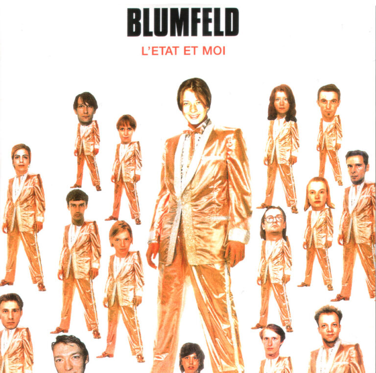 Das quadratische Albumcover zeigt Jochen Distelmeyer im Zentrum, umgeben von zahlreichen, kleineren Abbildungen der Bandmitglieder in identischen, glänzenden gold-beigen Anzügen auf weißem Grund. Über den Köpfen steht in schwarzen Blockbuchstaben der Bandname Blumfeld, darunter in kleinerer, roter Schrift der Albumtitel L’Etat Et Moi.