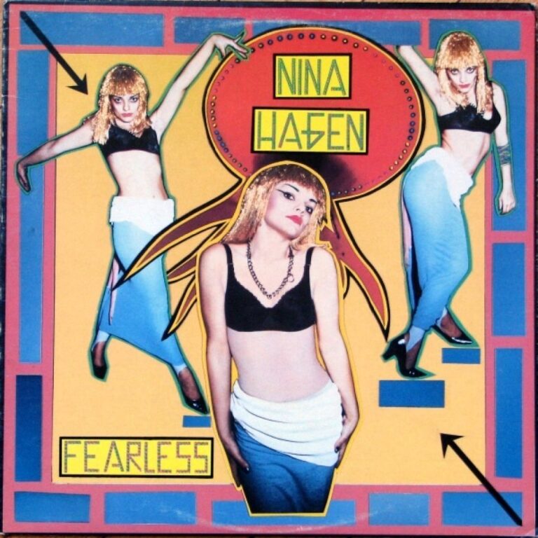 Das quadratische Albumcover zeigt Nina Hagen dreifach vor einem gelben Hintergrund mit rotem Kreiselement. Sie trägt ein schwarzes bauchfreies Top, ein weißes Hüfttuch und eine blaue Hose, während schwarze Pfeile auf die äußeren Figuren deuten.