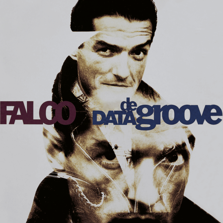 Ein quadratisches Albumcover zeigt ein mehrfach belichtetes Porträt von Falco in entsättigten Braun- und Schwarztönen. Die untere Gesichtshälfte ist vergrößert und scharfkantig über die obere gelegt, wodurch die Augenpartie verzerrt wirkt. In der Mitte steht der Titel des Albums in blauen Lettern.