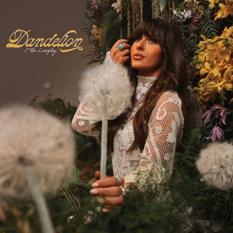 Das Albumcover zeigt Ella Langley in einem weißen, spitzenbesetzten Kleid inmitten einer dichten Anordnung aus Blumen und überdimensionalen Pusteblumen. Sie blickt mit einem nachdenklichen Ausdruck nach oben, während ihre rechte Hand mit einem auffälligen türkisfarbenen Ring ihr Haar berührt.
