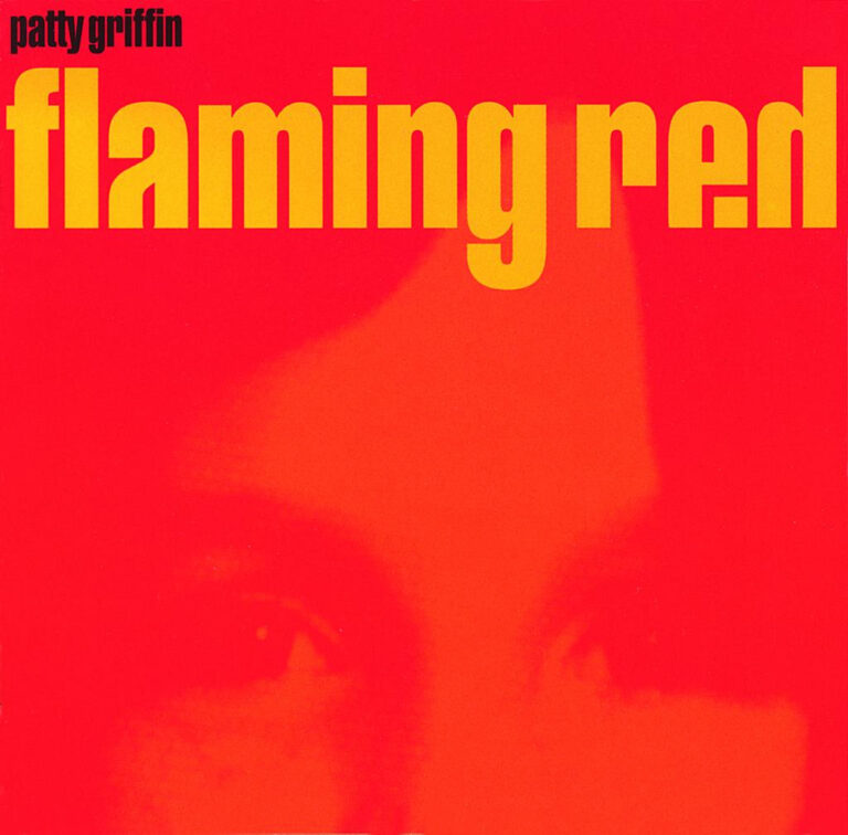 Nahaufnahme eines Gesichts in starkem Rotfilter, das fast mit dem roten Hintergrund verschmilzt. Oben links steht klein „patty griffin“, daneben in großen, gelben Blockbuchstaben der Albumtitel „flaming red“.